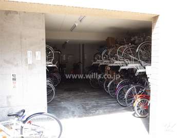 建物1階部分にある駐輪場