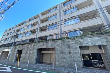 エントランス側の外観（北西側から）