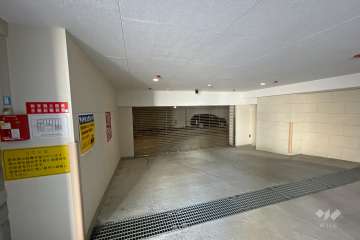 駐車場の出入り口（リングシャッター付き）