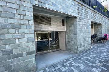 屋内に設けられた駐輪場（オートロック付き）