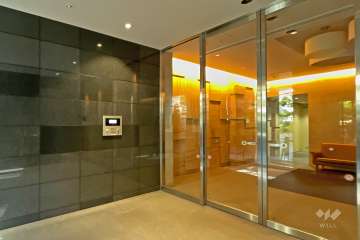 エントランスはオートロック付きです。