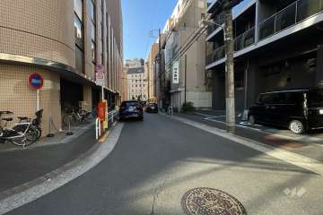 敷地南西側の前面道路（南東側から）