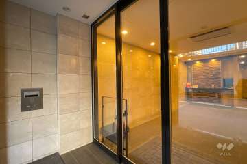 エントランスはオートロック付きです。