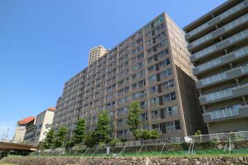 宝塚第１コーポラスの外観（南東側から）