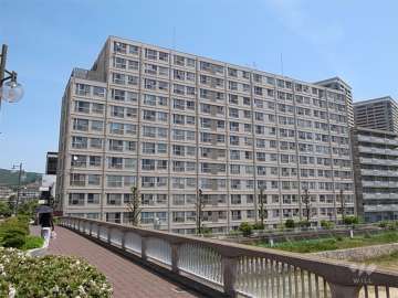 宝塚第１コーポラスの外観（南西側から）