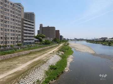 敷地の南側を流れる武庫川