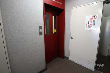 共用のエレベーター