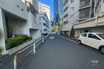 敷地東側の前面道路