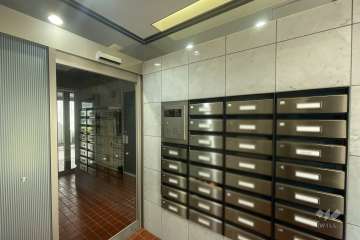 エントランスはオートロック付きです。