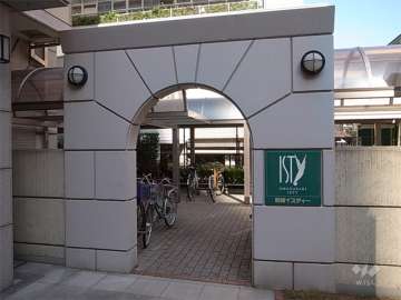 エントランス横にある駐輪場