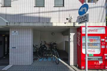 屋内に設けられた駐輪場