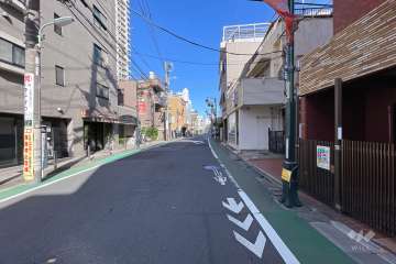 敷地南西側の前面道路（南東側から）