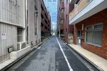 敷地北東側の前面道路