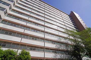大森駅前住宅２号棟の外観（北西側から）