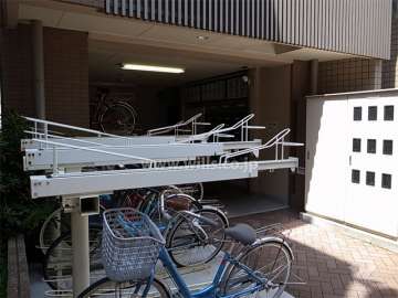 駐輪場。駐車場はありません。
