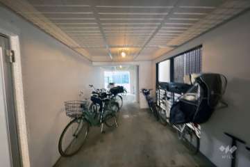 屋内に設けられた駐輪場