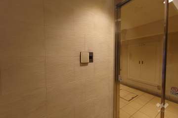 エントランスはオートロック付きです。