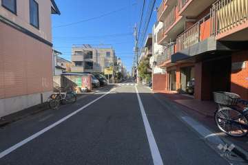 敷地南側の前面道路