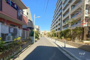 敷地東側の前面道路
