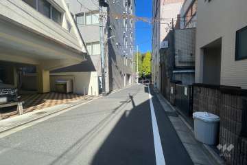 敷地北東側の前面道路
