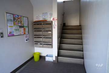 住戸入り口（共用ポスト）