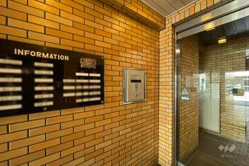 エントランスはオートロック付きです。