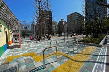 敷地北側は道路を挟んで『大井坂下公園』に面しています。