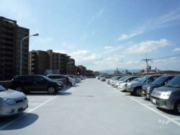 駐車場の3階部分は屋根なしになります