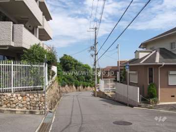 敷地南側の前面道路