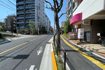 敷地南東側の前面道路