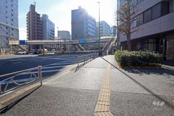 敷地南東側の前面道路