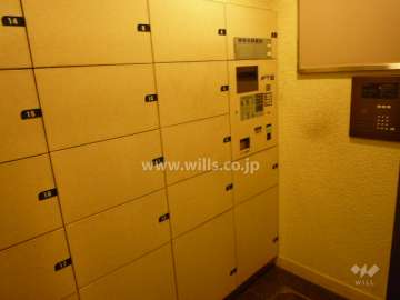 宅配ボックスはコミュニティセンター内にあります。