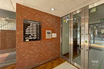 エントランスはオートロック付きです。