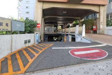 駐車場の出入り口