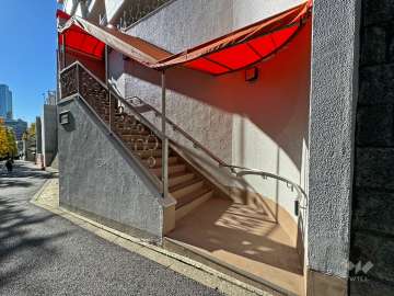 住戸入り口への階段