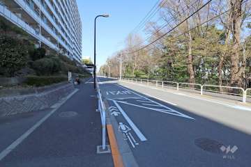 敷地東側の前面道路