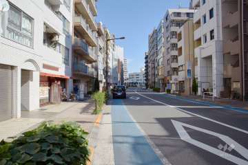 敷地南側の前面道路