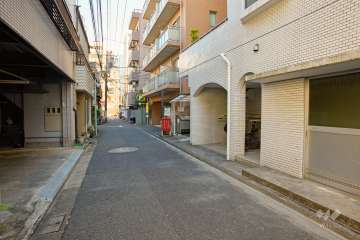 敷地北側の前面道路