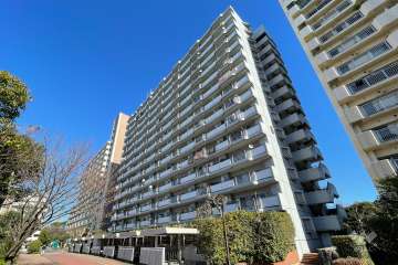 八潮ハイツ６号棟の外観（南西側から）