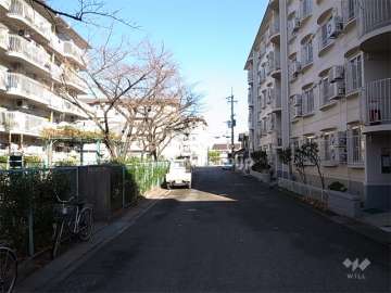 敷地北側の前面道路