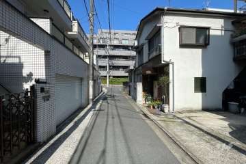 敷地南側の前面道路