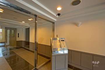 エントランスはオートロック付きです。