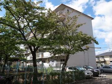 南荻野ハイツB棟の外観（南東側から）