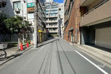 敷地南側の前面道路