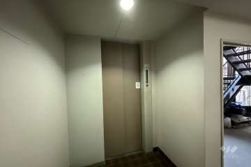 共用のエレベーター