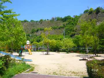 公園に隣接しています。