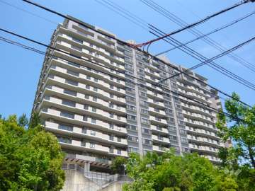 ラ・ビスタ宝塚イーストヴィラ1番館の外観（南西側から）