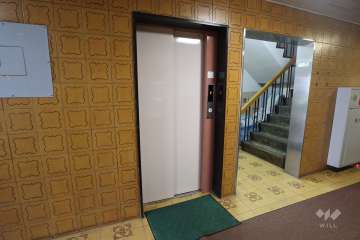 共用のエレベーター