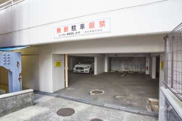 駐車場の出入り口