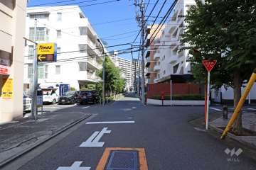 敷地南側の前面道路